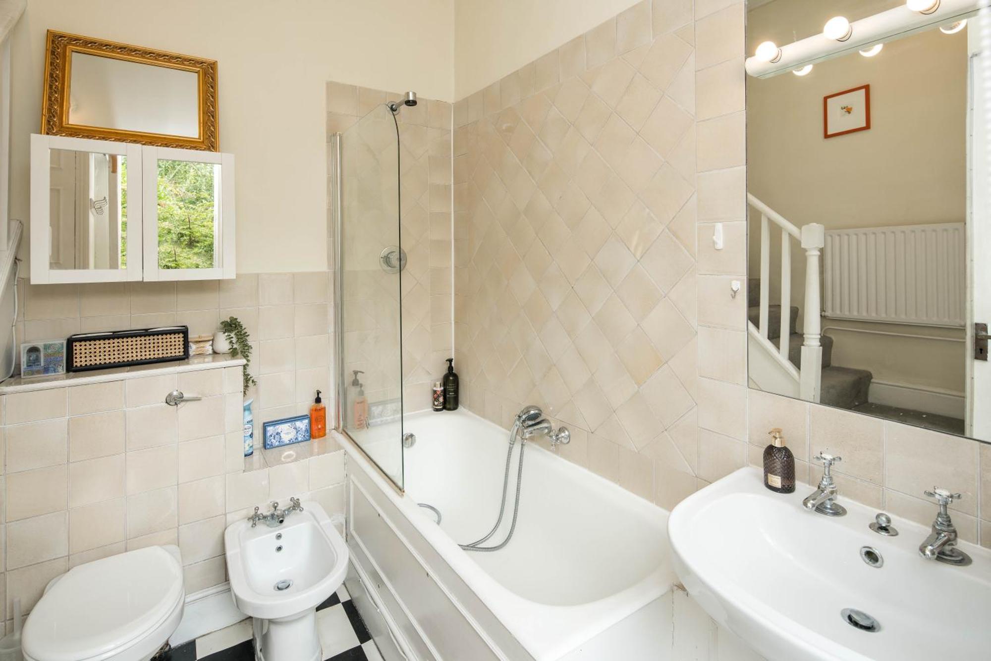 High-Ceiling Gorgerous Victorian Flat With Private Garden - 3 Mins To Hyde Park, Kensington Palace, 8 Mins Nottinghill, High Street Kensington Station London Exterior foto